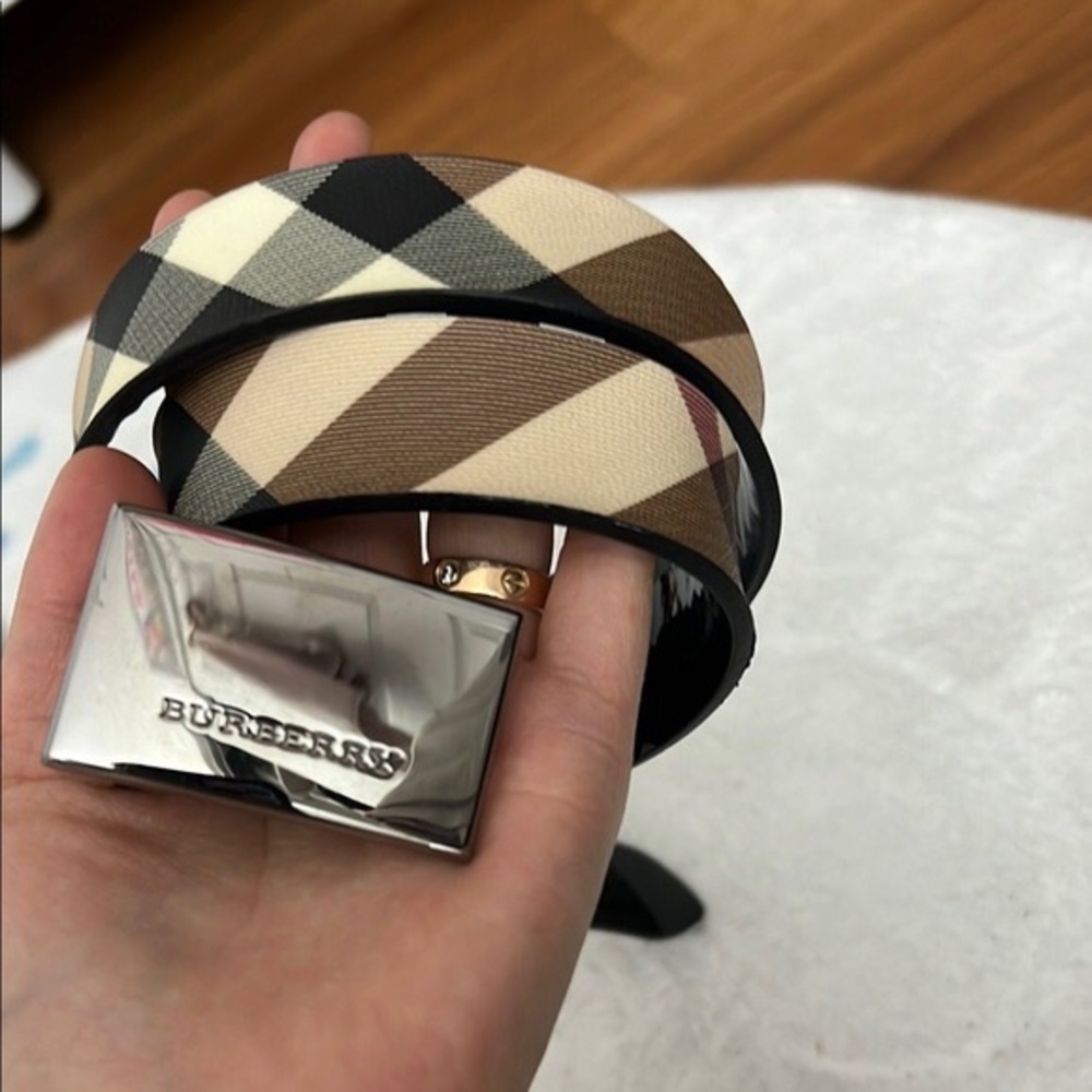 Burberry Belt Black and Brown with Signature Style